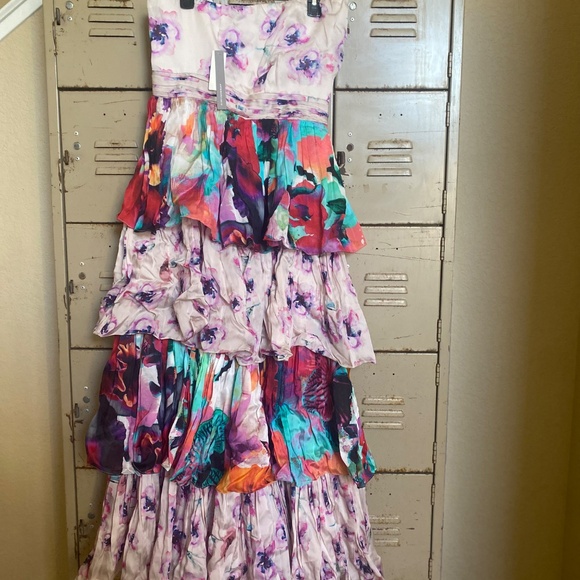 Stunning Nidhi Yasha formal by Anthro - Picture 3 of 8